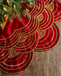 Saia para Árvore de Natal em Veludo Vermelho com Bordados e Paetês Dourados