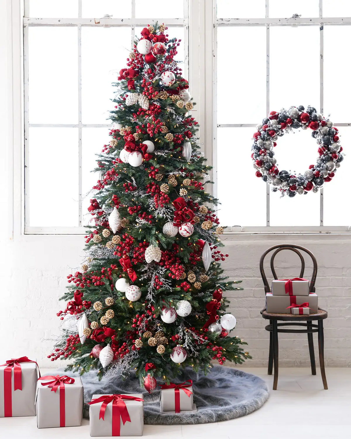Kit 25 Enfeites para Árvore de Natal Vermelho, Branco e Prata – Coleção Inverno Clássico